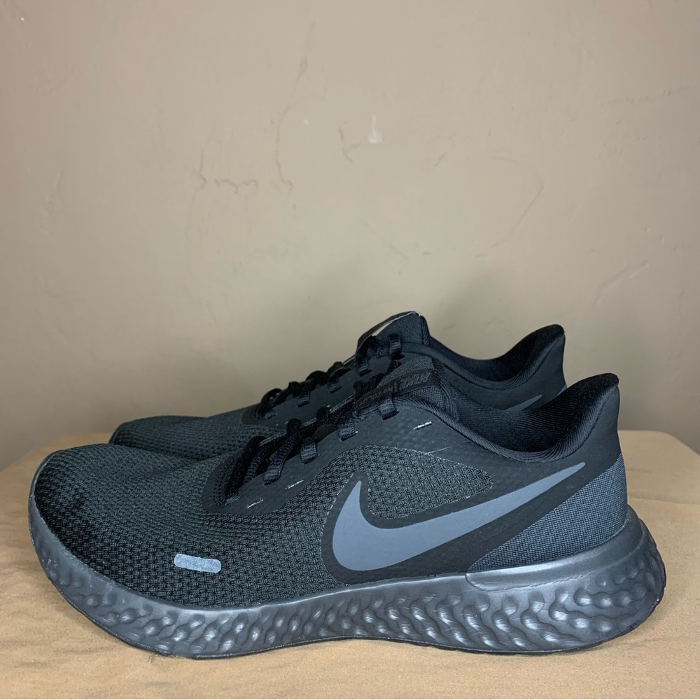 Nike Black & Grey Women’s Running Shoes